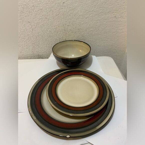 Gibson Elite Everston  Dinnerware Set In Red Brown 1 Dinner Plate 1 salad 1 bowl - Picture 1 of 6